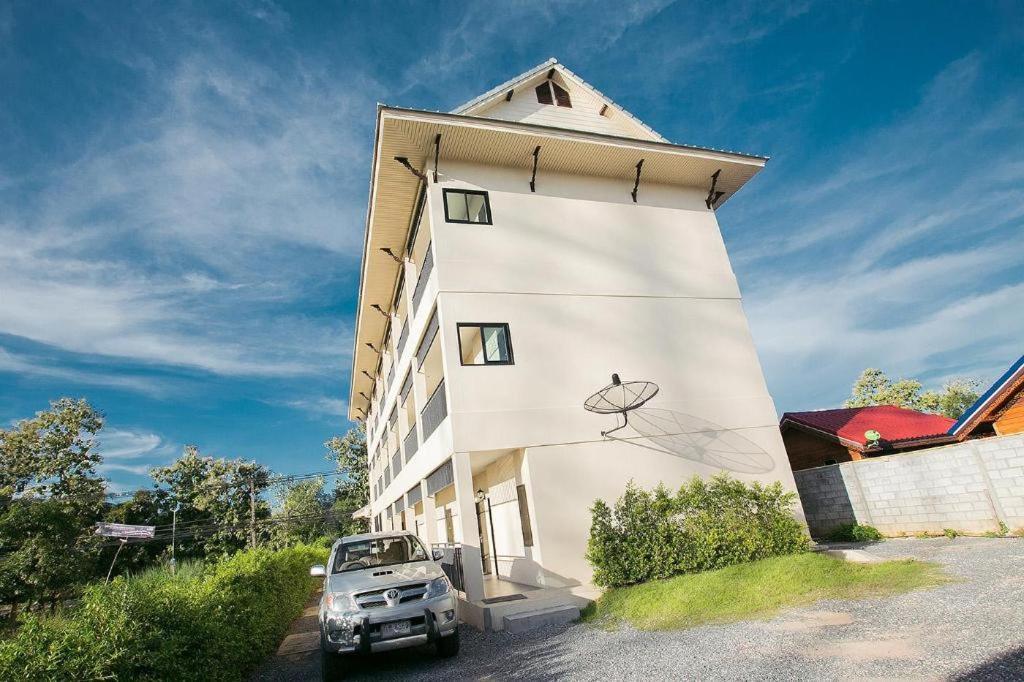 Saksuksmile Hotel 3*